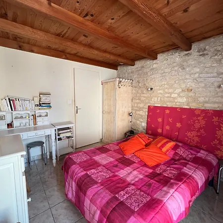 Holiday home Maison Agreable Avec Cour Privee Dolus-d'Oleron