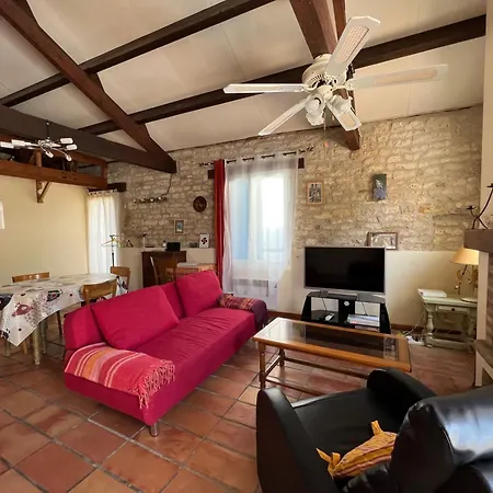 Holiday home Maison Agreable Avec Cour Privee